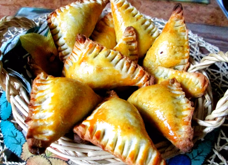 Kruche pierożki z jaglaną i pieczarkami