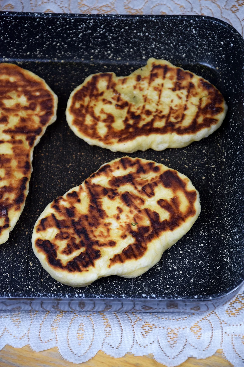 CHLEBKI NAAN Z PATELNI