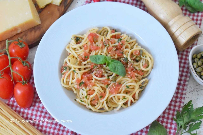 Makaron z pomidorowym pesto pantesco