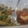 Kurczę pieczonę z makaronem i rukolowym pesto