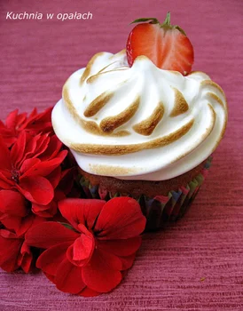 Muffinki z lemon curd i włoską bezą