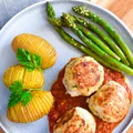 Pulpety z indyka nadziane mozzarellą z sosem marinara i pieczonymi szparagami FIT