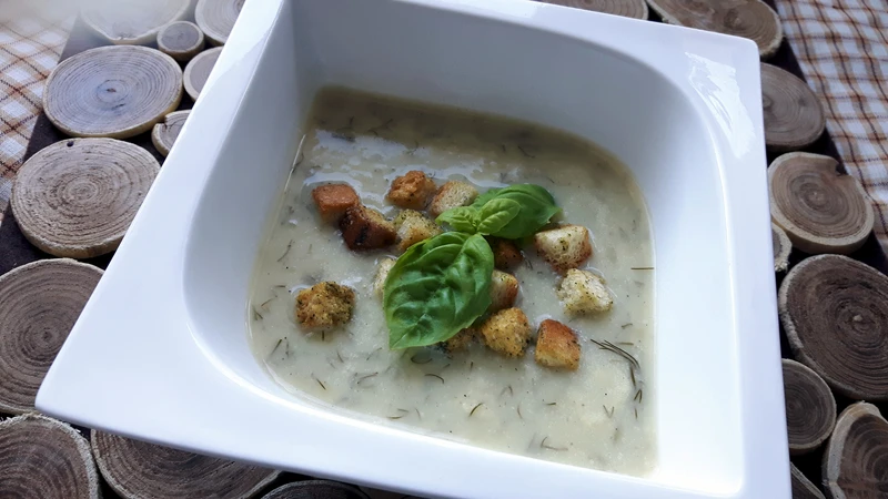 ZUPA ZE ŚWIEŻYCH OGÓRKÓW