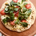 Pizza z patelni na spodzie gryczanym (fit)