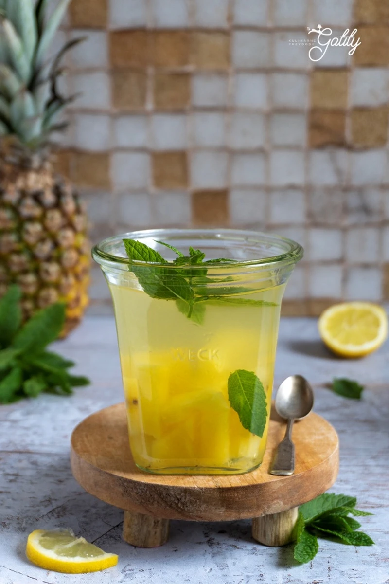Kompot ananasowy z miętą