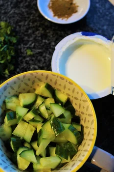 Cucumber Raita i Banana Sambal