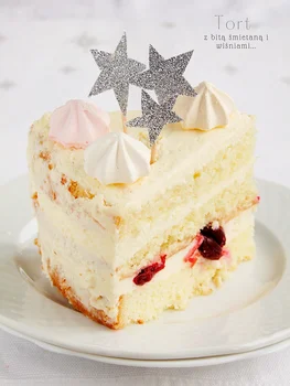 tort śmietanowy z wiśniami
