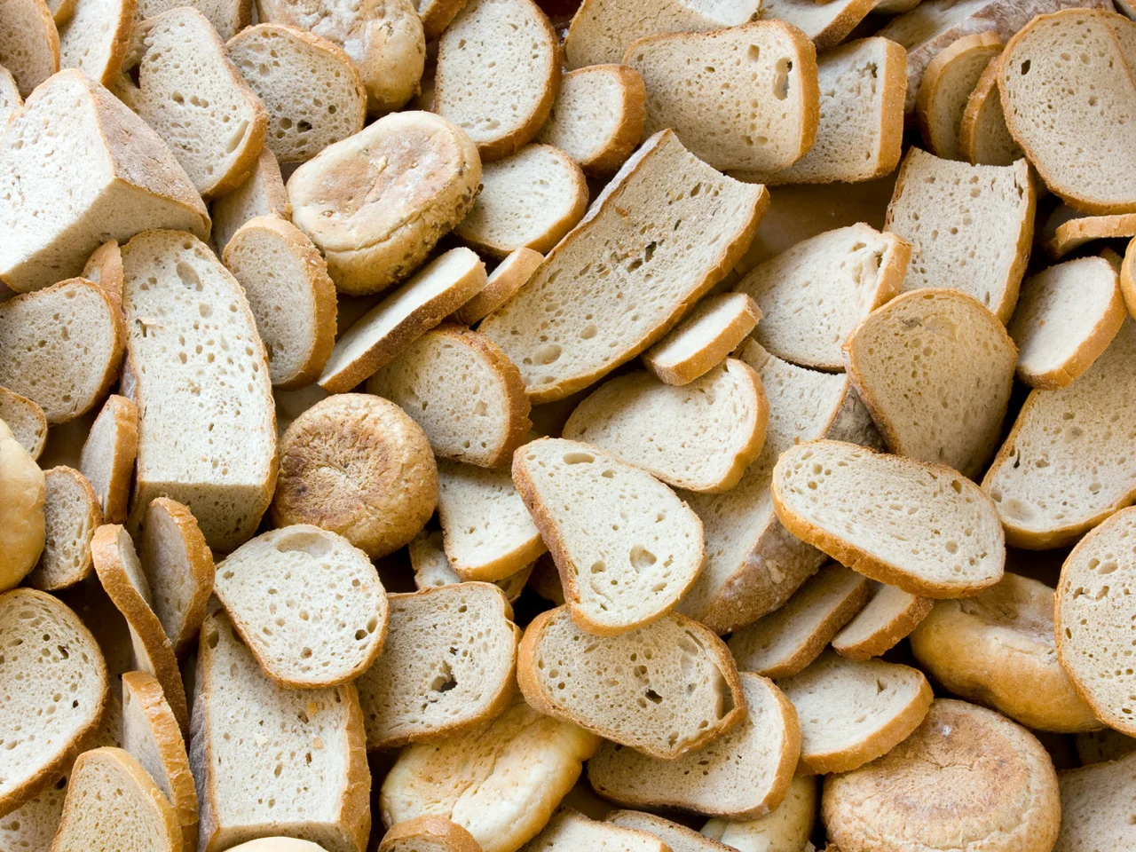 Co oznaczają duże dziury w chlebie? Rozróżniamy dobre i złe dziury