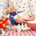 Nie masz jajek? Te produkty świetnie je zastępują w wypiekach!