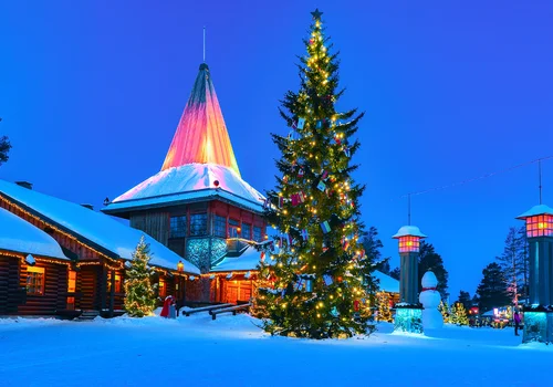 Popularne linie lotnicze startują z bezpośrednim lotem do magicznej wioski Świętego Mikołaja! Ta oferta to hit sezonu