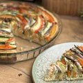 Tarta z kolorowymi warzywami