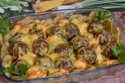 Kebabowa zapiekanka z kuleczkami