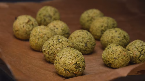groszkowe falafele z melisą