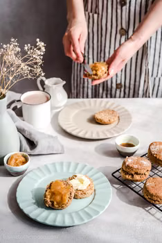 Scones - pełnoziarniste bułeczki na sodzie