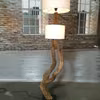 Lampa z konaru drzewa