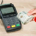 Koniec gotówki przy drogich zakupach!  Od 1 stycznia 2023 nowe przepisy Polskiego Ładu.