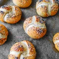 Niemieckie bułeczki – Laugenbrötchen.