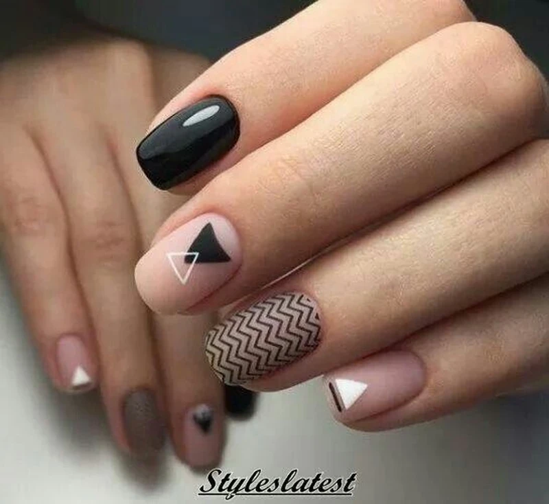Paznokcie z geometrycznymi ozdobami