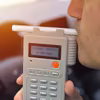 Pracodawca będzie mógł zbadać nas alkomatem? Rząd zajmie się nietrzeźwymi w pracy!