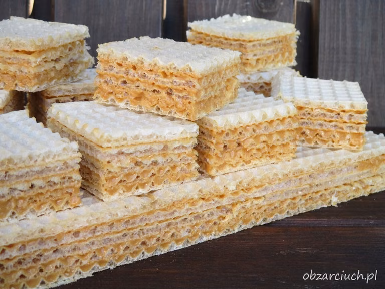 Wafle z masą krówkową