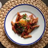 Shakshuka z makaronem i szpinakiem
