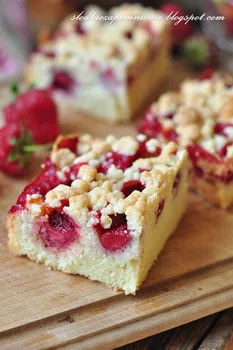 Ciasto ucierane z truskawkami i kurszonką