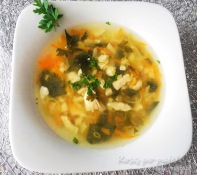 Delikatna zupa jarzynowa z zacierkami