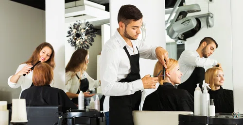 Otwarcie salonów fryzjerskich i kosmetycznych. Podano datę i nowe warunki pracy