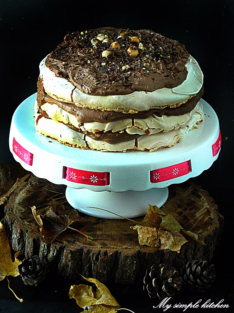 Tort bezowy z kremem czekoladowo-kawowym