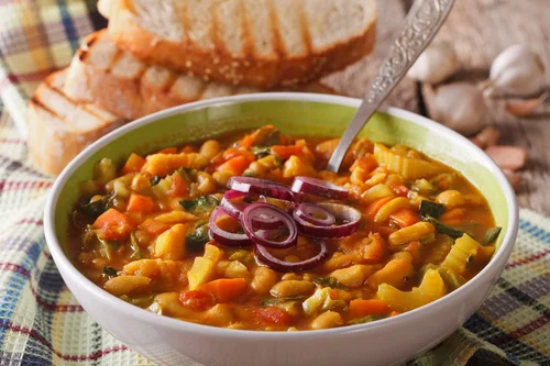 Ribollita - gęsta zupa fasolowa