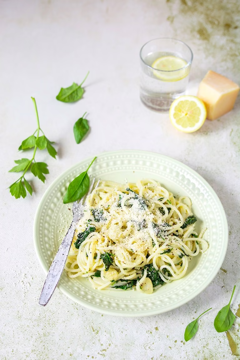 Spaghetti ze szpinakiem i lubczykiem