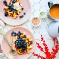 Pastelowe pełnoziarniste gofry borówkowe z kaszką owocową - Naturalnie słodkie, chrupiące i szybkie w przygotowaniu