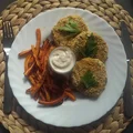 Wegeburgery z ciecierzycy i frytki z marchewki