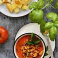 Zupa z kapusty włoskiej w pomidorach (szybka, lekka)