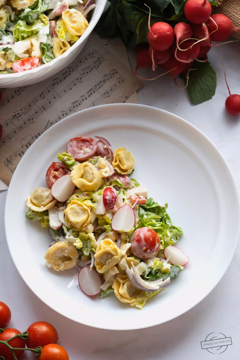 Wiosenna sałatka z tortellini