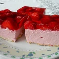 Proste ciasto na zimno z truskawkami