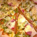 Pizza z zieloną papryką i kiełbasą krakowską podsuszaną