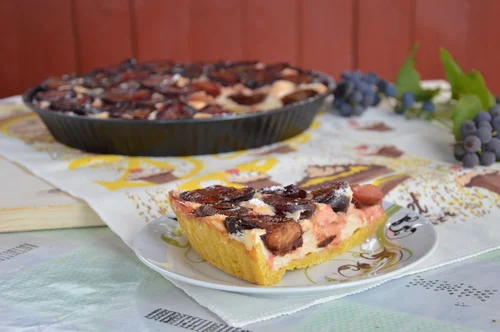 Tarta śliwkowa z budyniową pianką