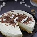 Sernik z piankami marshmallow bez pieczenia