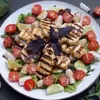 Sałatka z grillowanym serem halloumi i warzywami