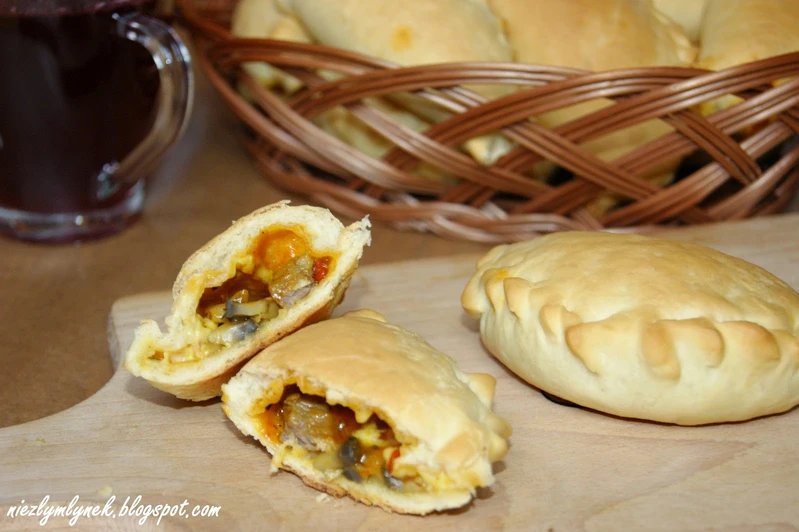 Drożdżowe pierogi z indykiem- szybka propozycja na dzisiejszy obiad :D
