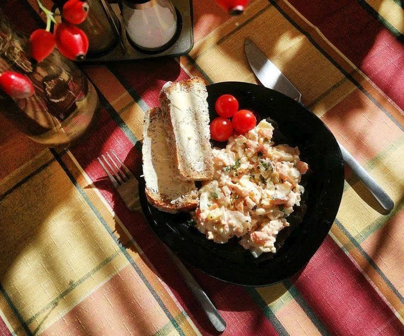 Klasyczna sałatka jarzynowa – ratunek dla warzyw z rosołu