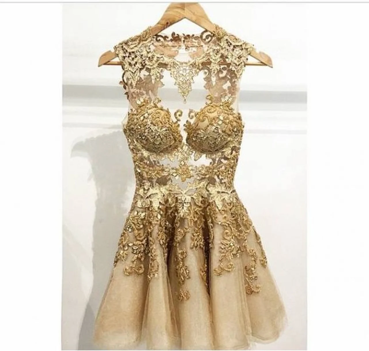 Zjawiskowa złota sukienka