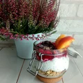 Granola z jogurtem i nasionami chia