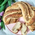 Zawijaniec drożdżowy z białym makiem