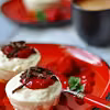 Jogurtowa Panna Cotta z musem truskawkowym