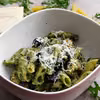 Makaron z oliwkami i pesto z rukoli