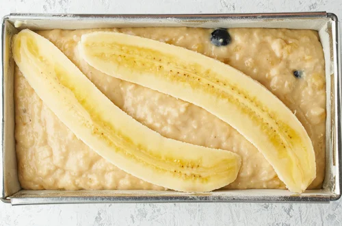 Nie wiesz co zrobić z dojrzałymi bananami? Zrób to ciasto bananowe- prosty i szybki przepis
