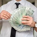 Nowy limit płatności gotówką już zatwierdzony! Nadchodzi dodatkowa weryfikacja klienta!