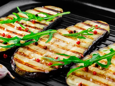 Bakłażan z Airfryera bez goryczy? Tak, ale tylko jeśli zrobisz ten jeden krok wcześniej